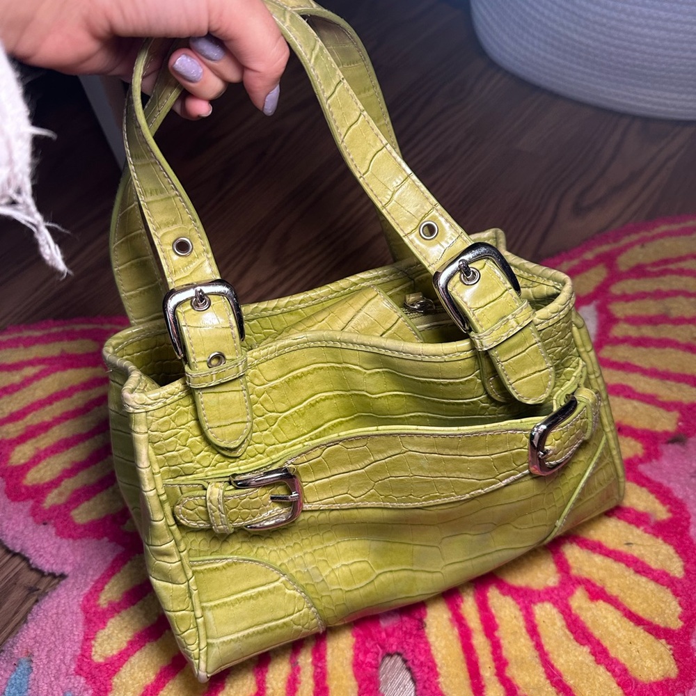 Cute lime green leather 2000s hand bag
